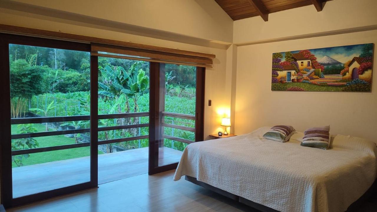 Bed and Breakfast Quinta Isabel, Casa De Huespedes & Cafeteria Macas Exterior foto